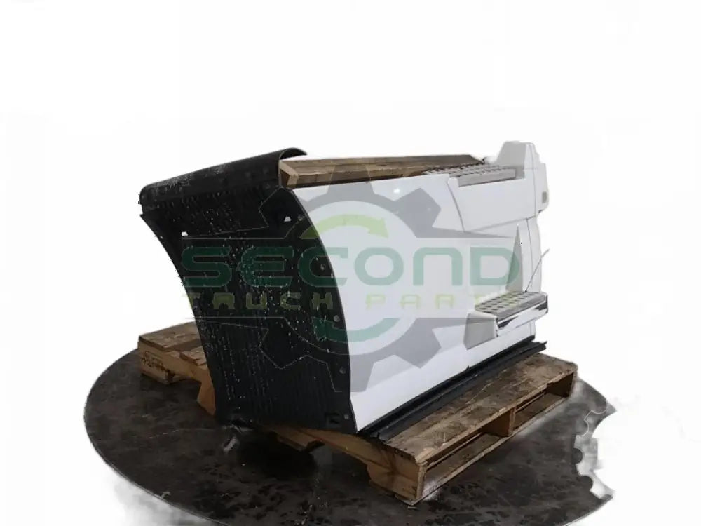 Volvo VNL RH Rear chassis fairing with steps 52" OEM 82765519 - Second Truck Parts
