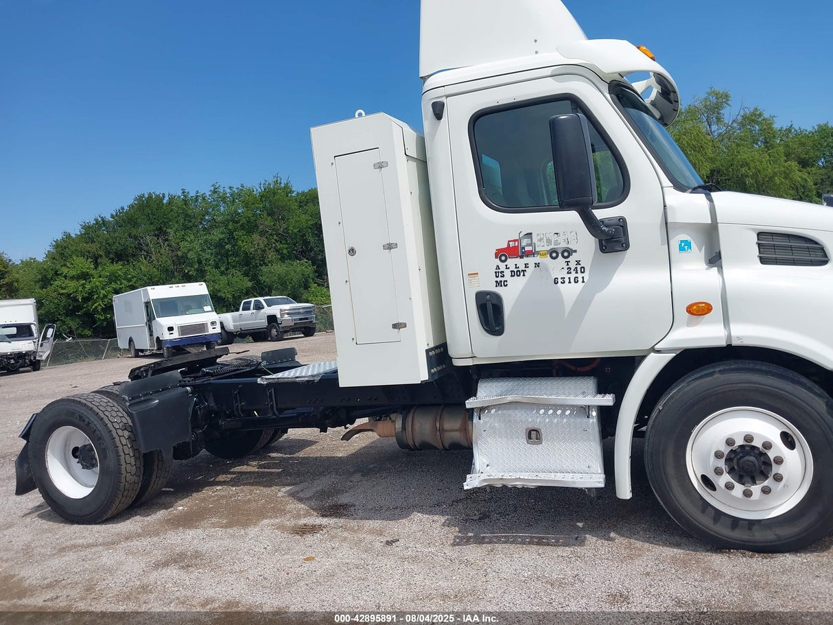 2015 Freightliner Cascadia - Second Truck Parts