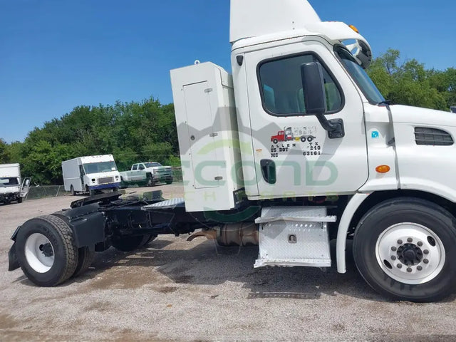 2015 Freightliner Cascadia - Second Truck Parts