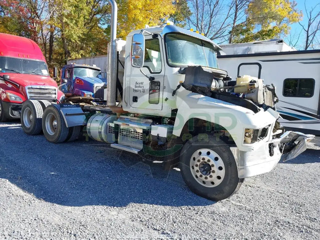 2022 MACK PINNACLE - Second Truck Parts