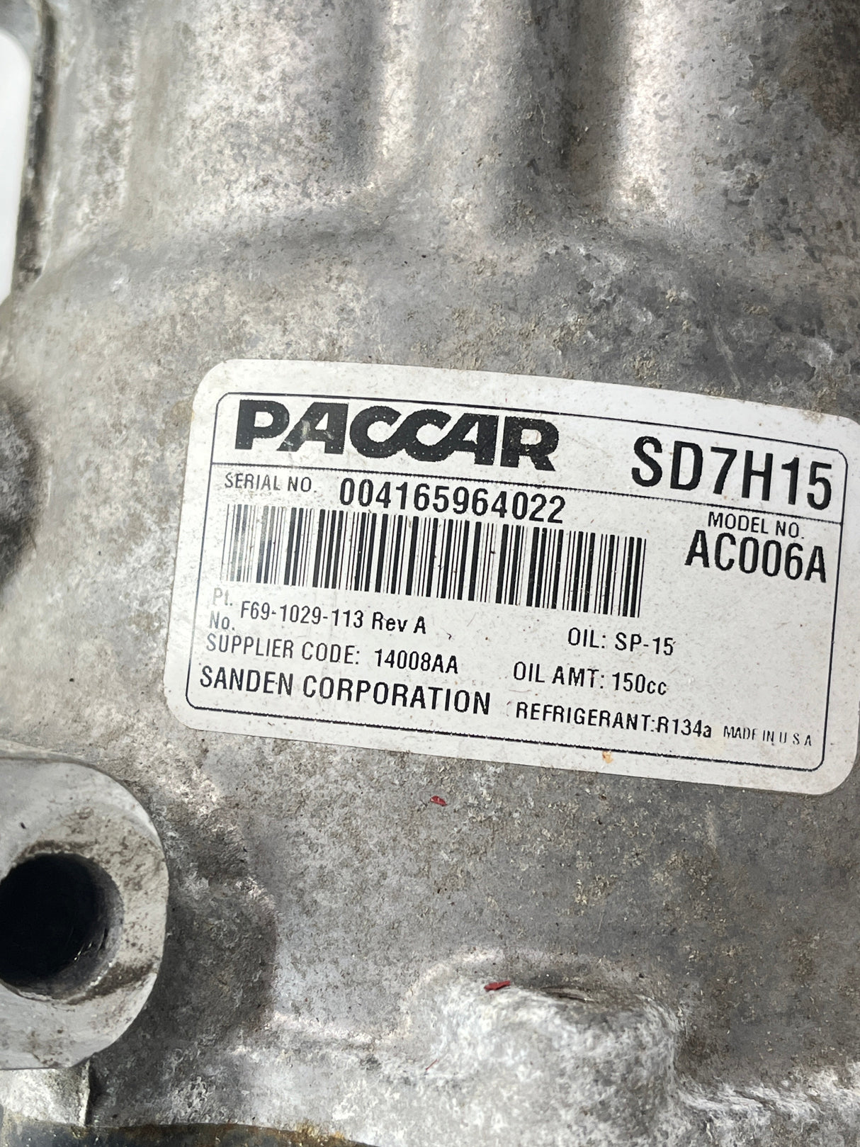 F69-1029-113 Genuine Paccar A/C Compressor