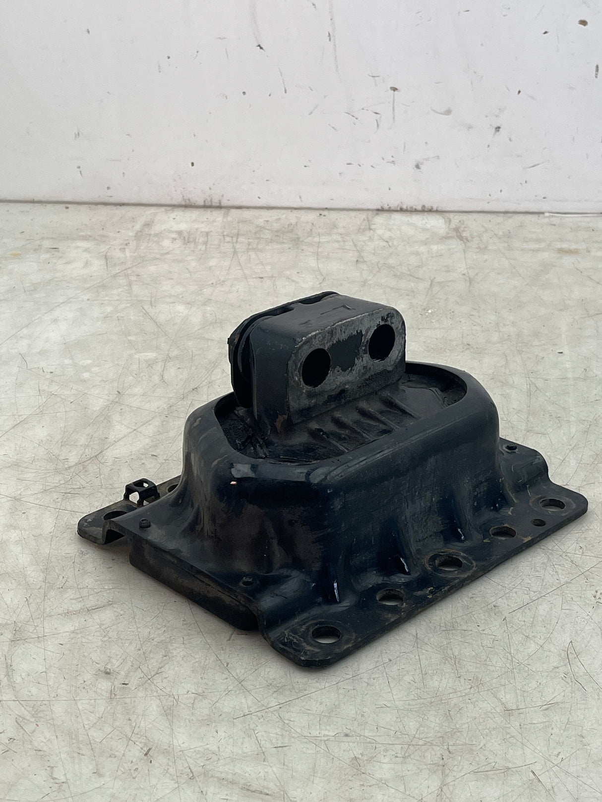 Y-60053-7-1 Genuine Mack Rear Engine Motor Mount