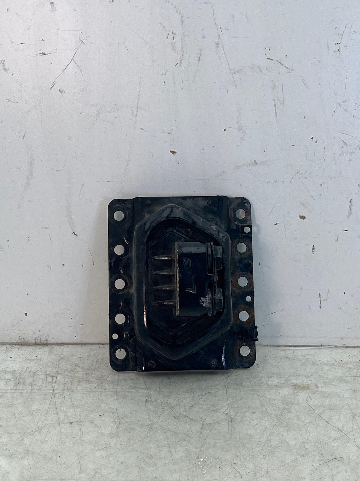 Y-60053-7-1 Genuine Mack Rear Engine Motor Mount