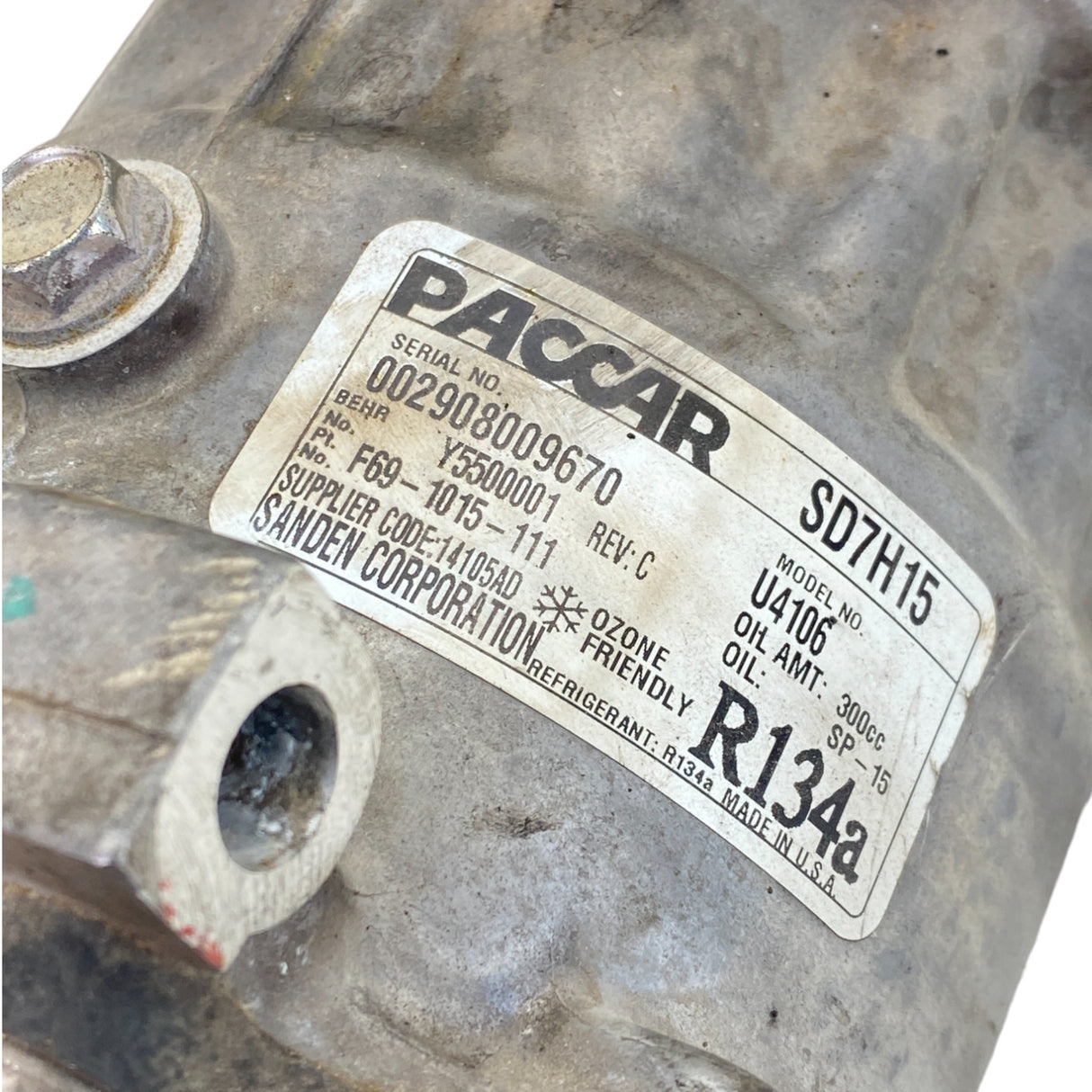 F69-1015-111 Genuine Paccar A/C Compressor