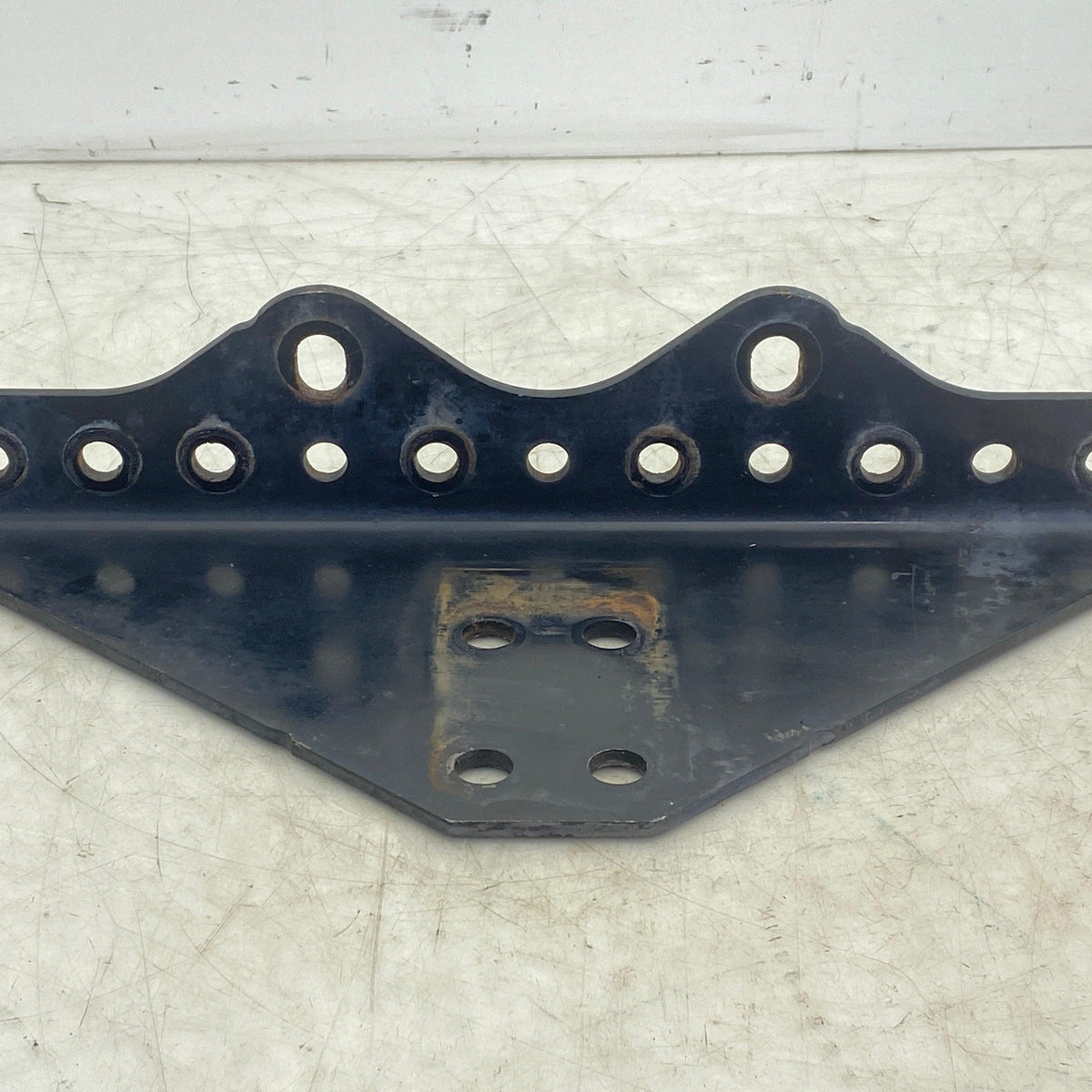 15-13773-000 Genuine Freightliner Crossmember Bracket – Second Truck Parts