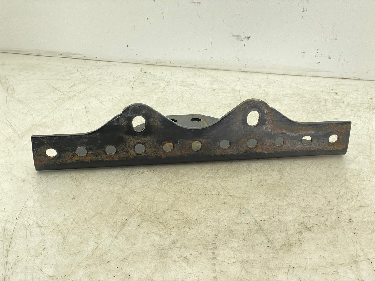 15-13773-000 Genuine Freightliner Crossmember Bracket – Second Truck Parts