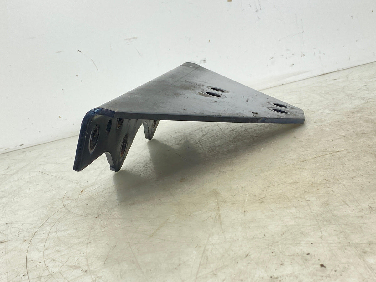 15-13773-000 Genuine Freightliner Crossmember Bracket – Second Truck Parts