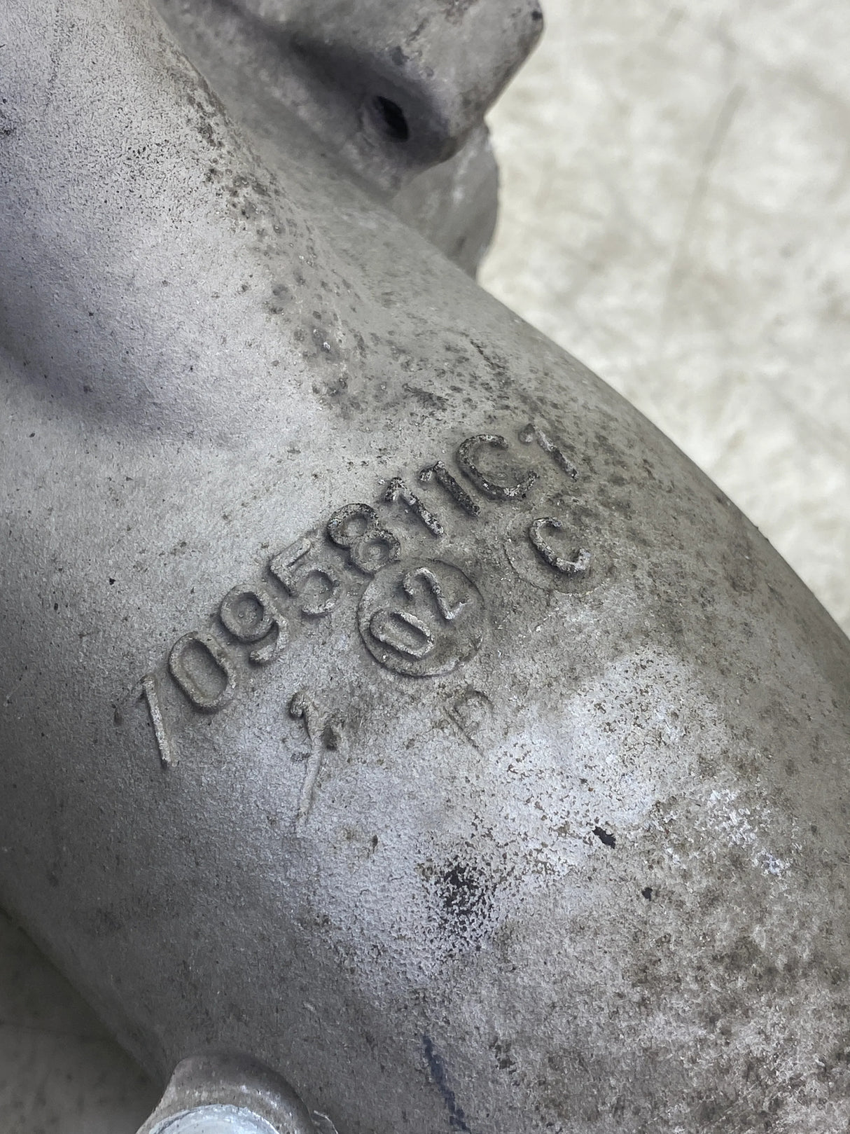 7095811C1 Genuine International Air Transfer Tube