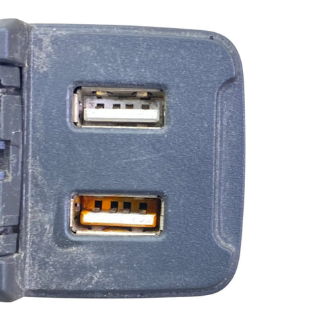 22529875 Genuine Volvo Dual Charge USB Socket