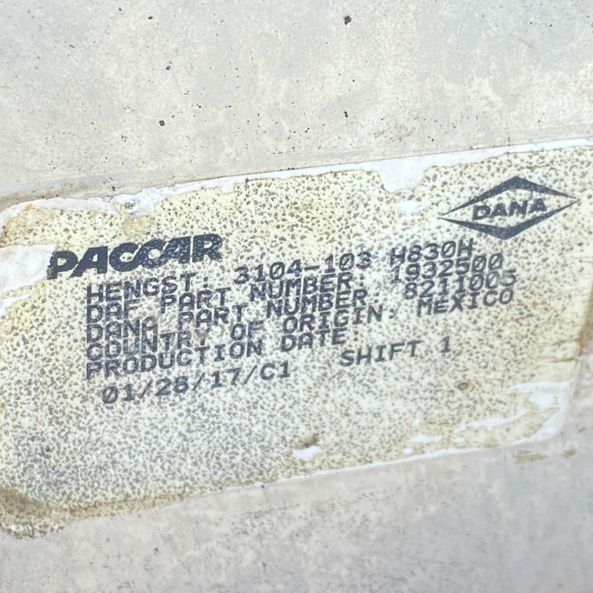 8211003 Genuine Paccar Engine Oil Cooler