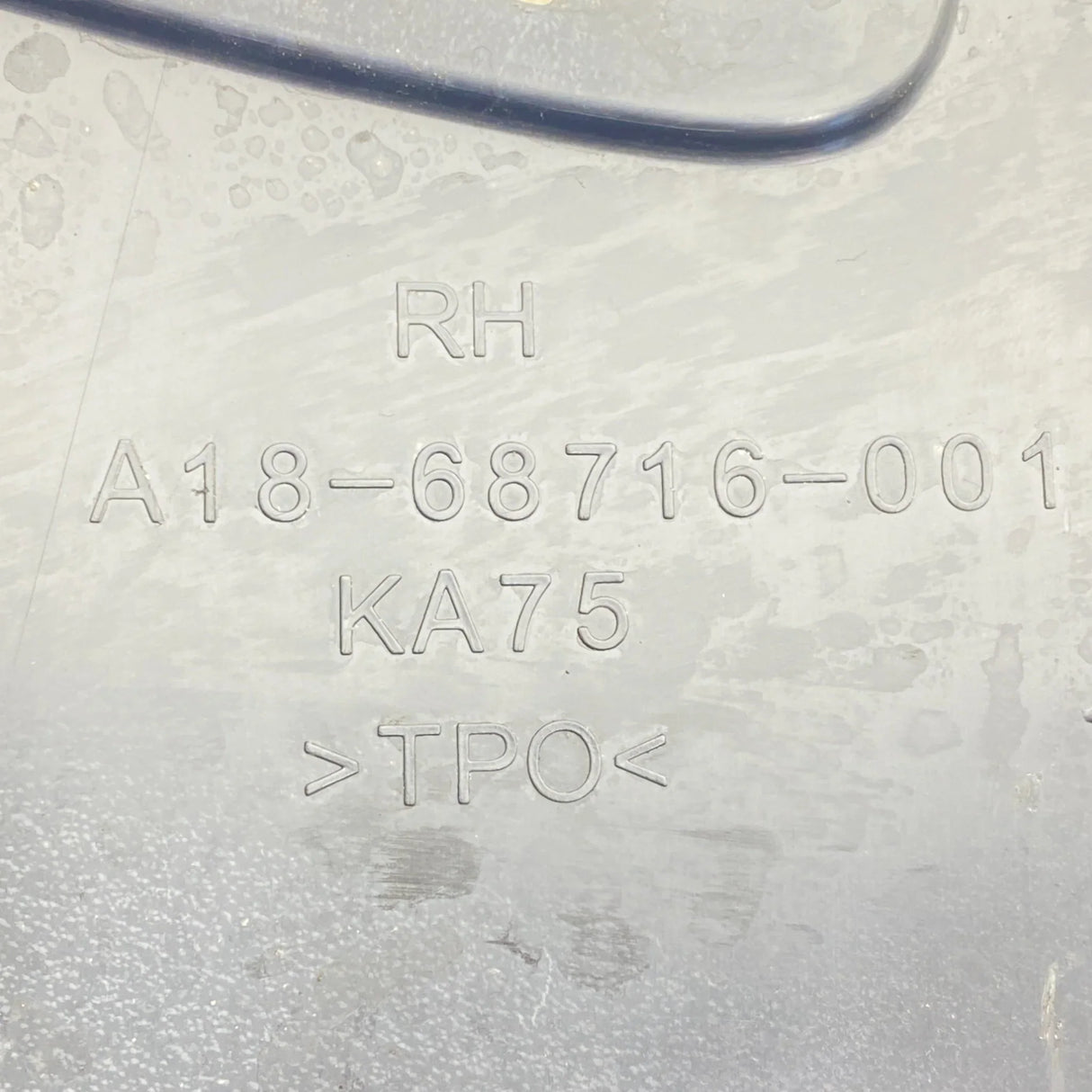 A18-68716-001 GGenuine Freightliner Right A-Pillar Upper Cover
