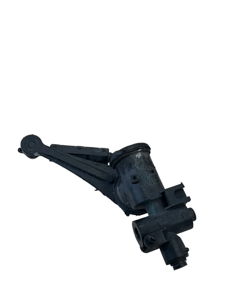 2522374C1 Genuine International Height Control Valve - Second Truck Parts