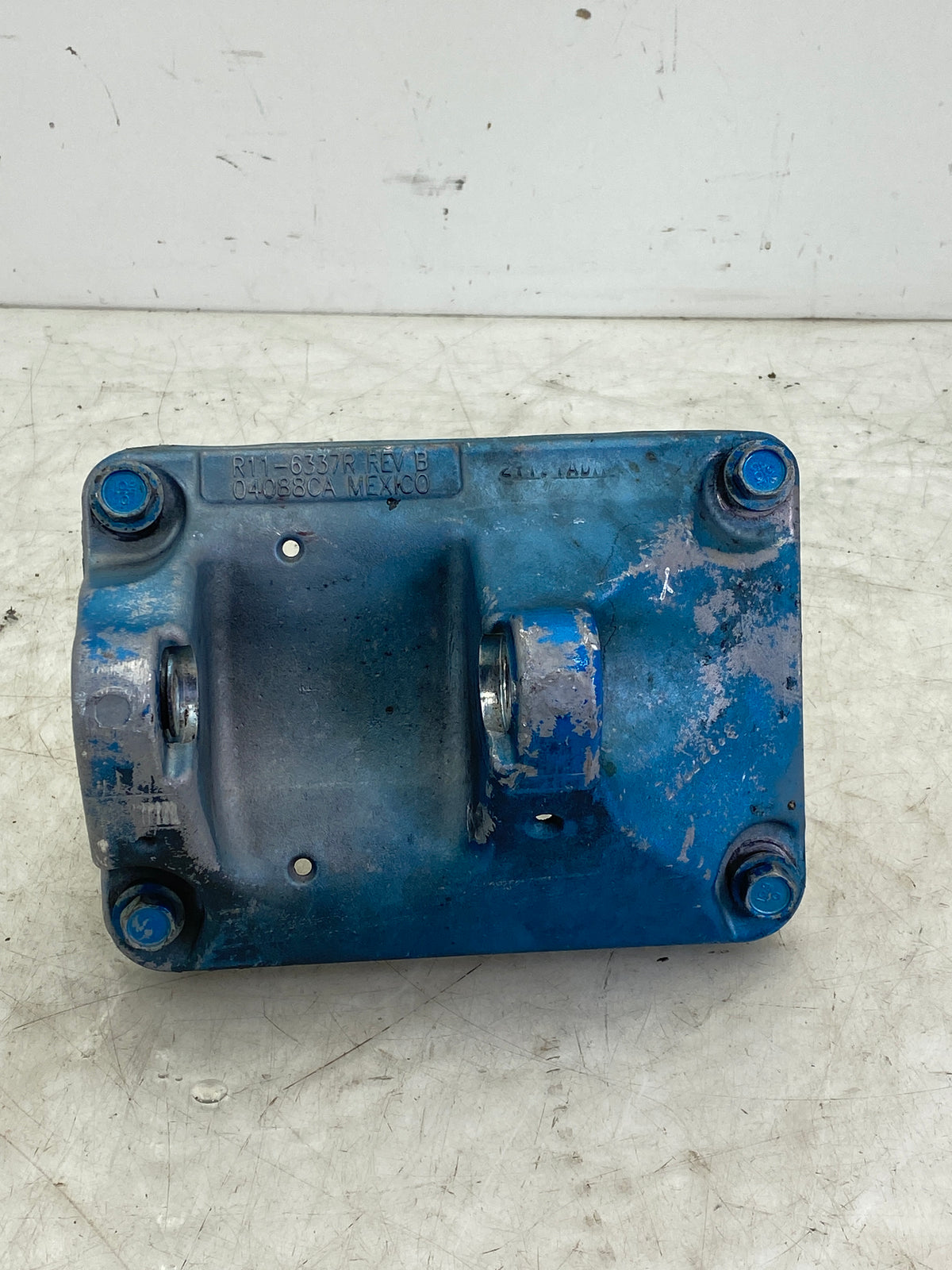 R11-6337R Genuine Paccar Right Bracket Cab Mount – Second Truck Parts