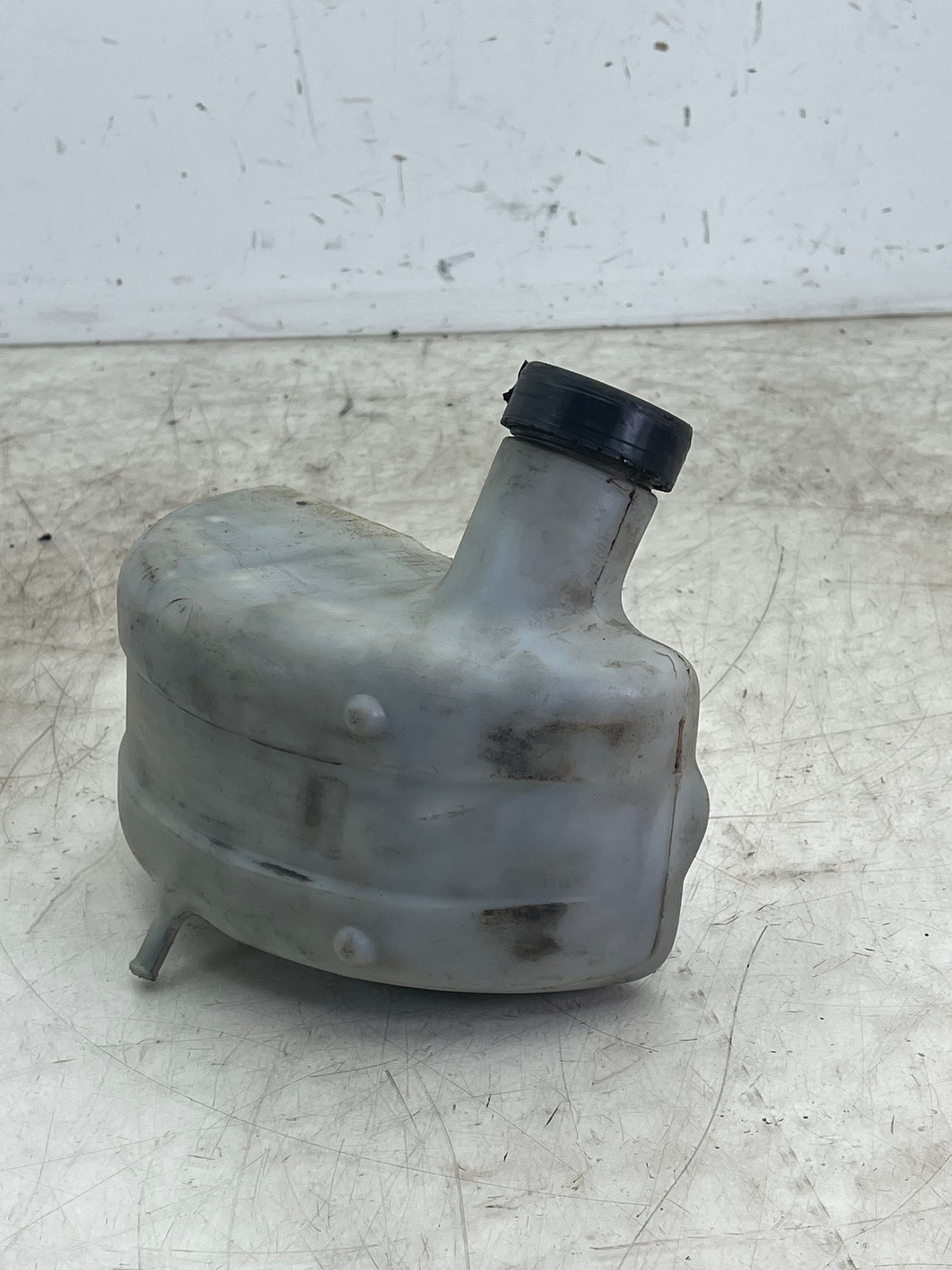 76MF516 Genuine Mack Coolant Reservoir