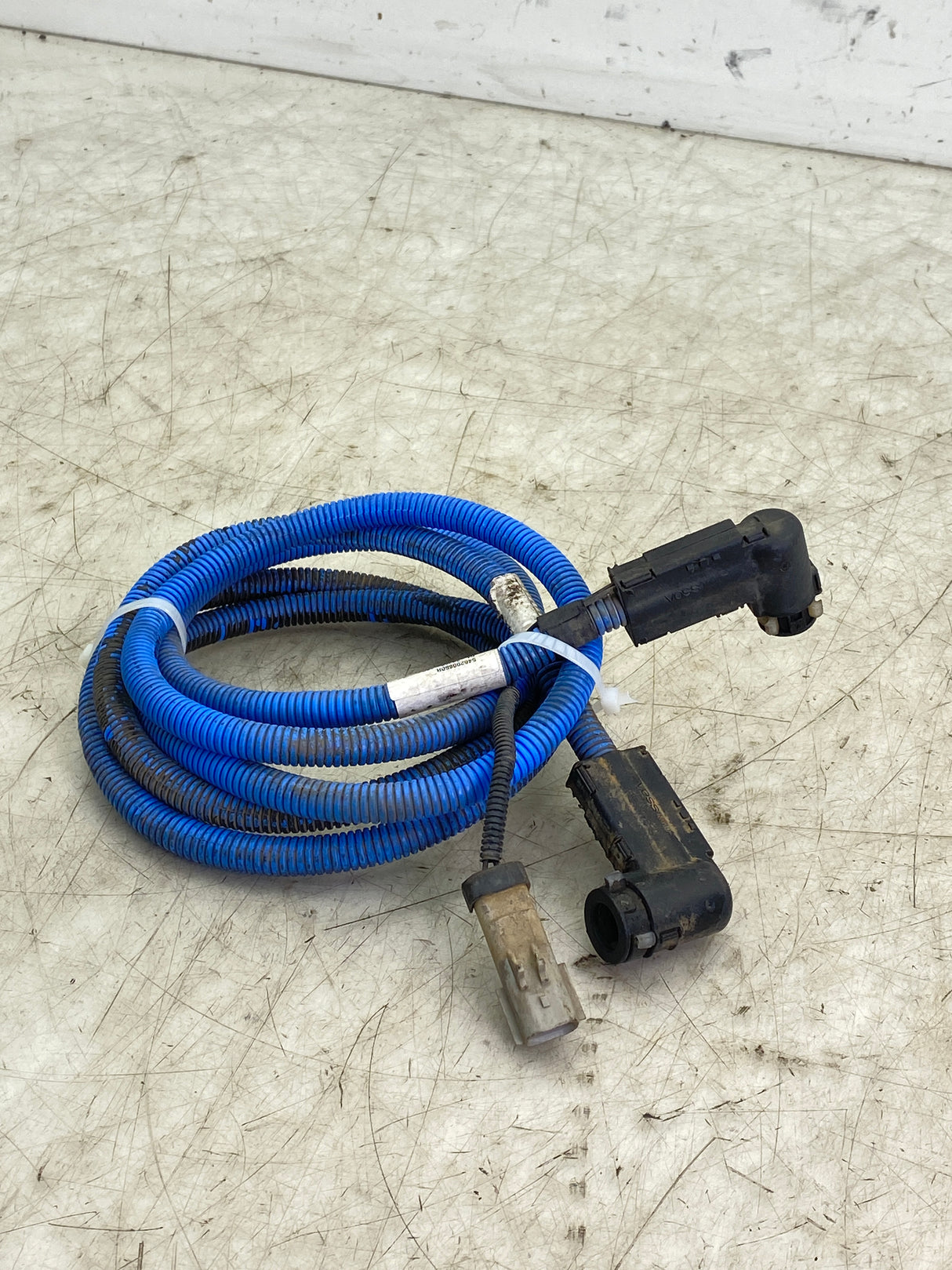 04-30358-380 Genuine Freightliner Diesel Exhaust Fluid Line - Double Connection 4600 Mm