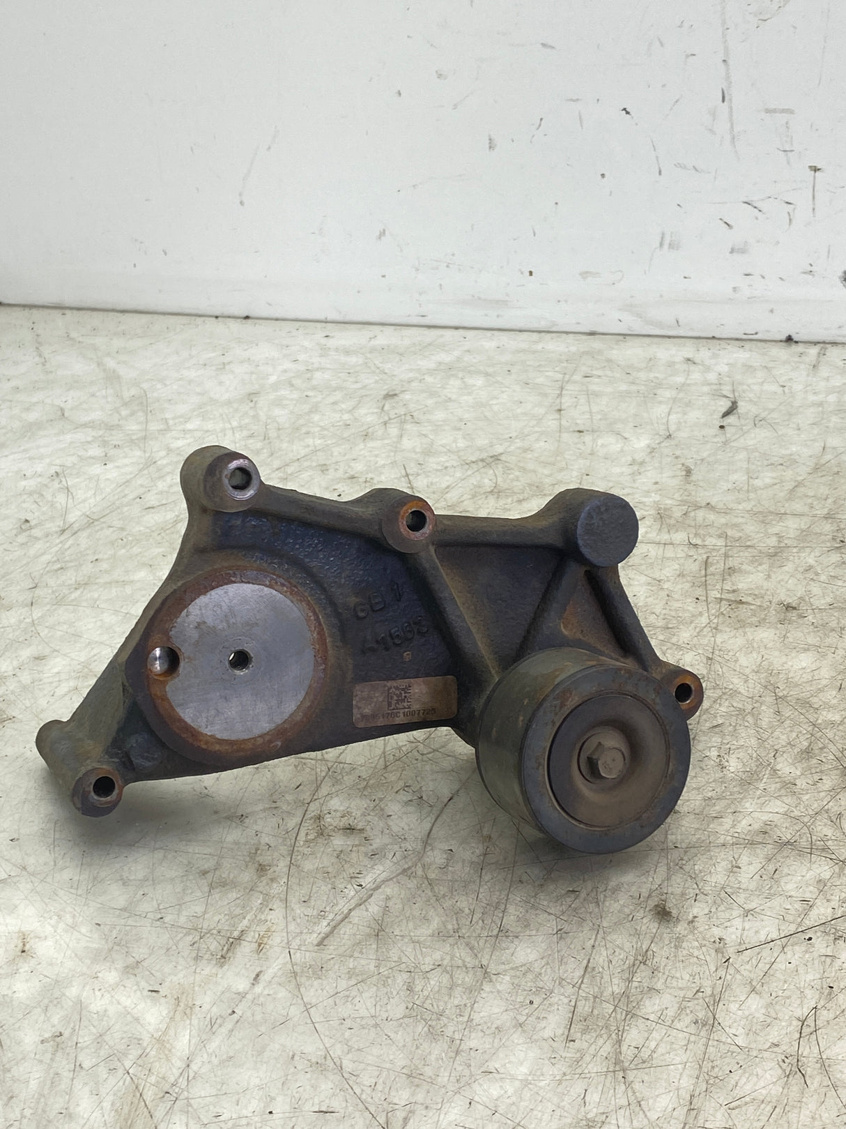 7095176C1 Genuine International Belt Tensioner Support