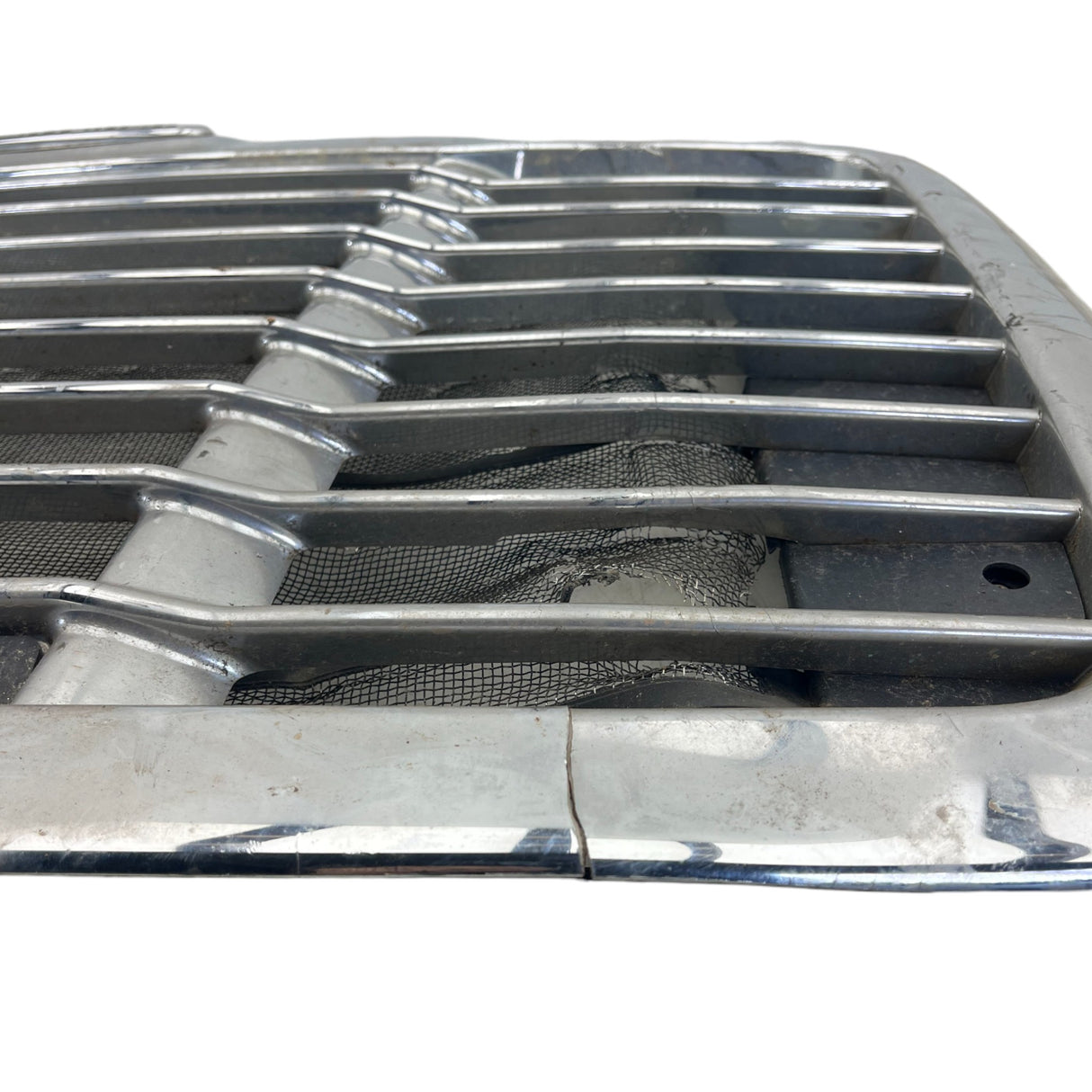 1716026000 Genuine Freightliner Grille P3