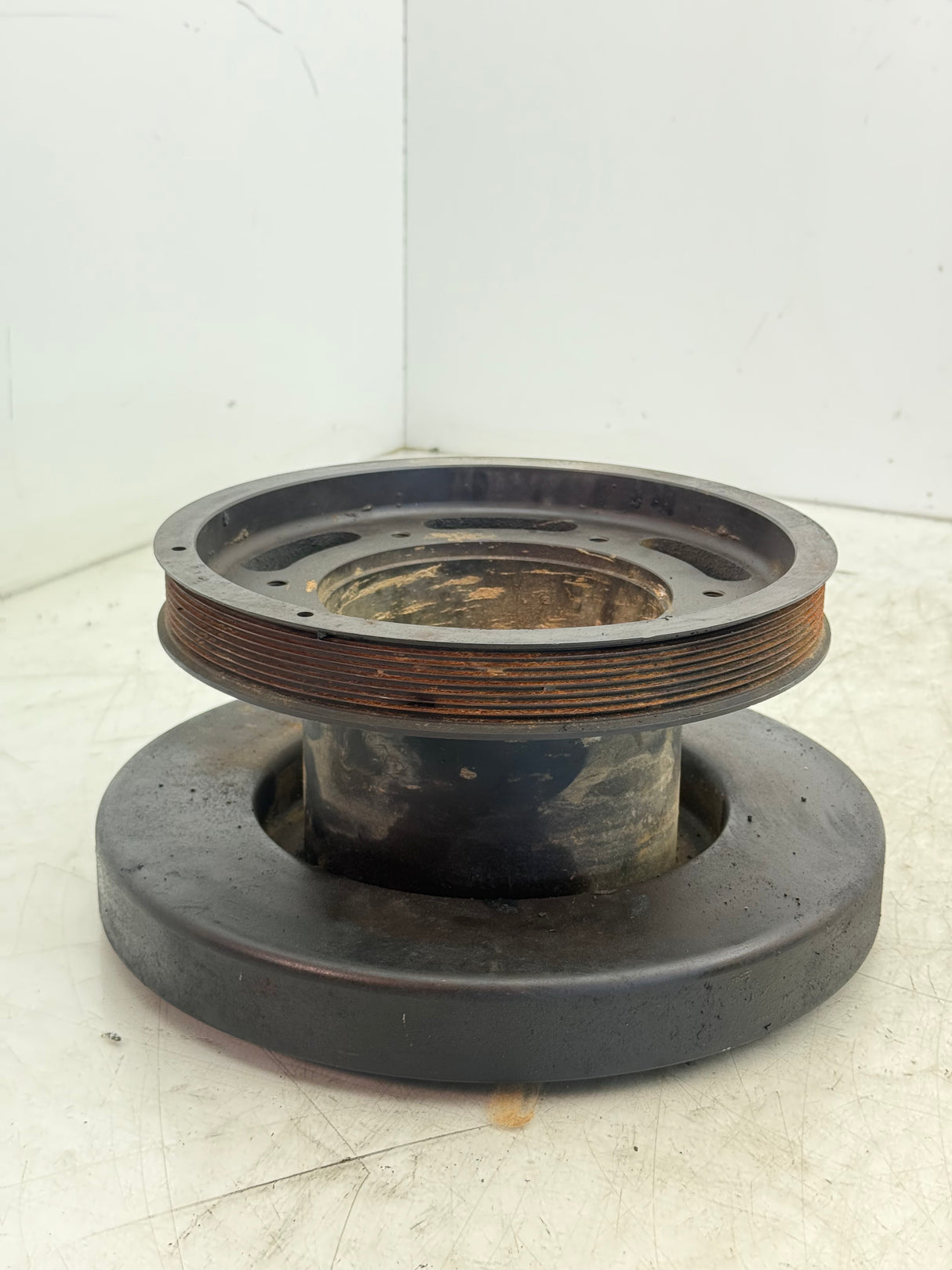 3004299C1 Genuine International Fan Drive Pulley