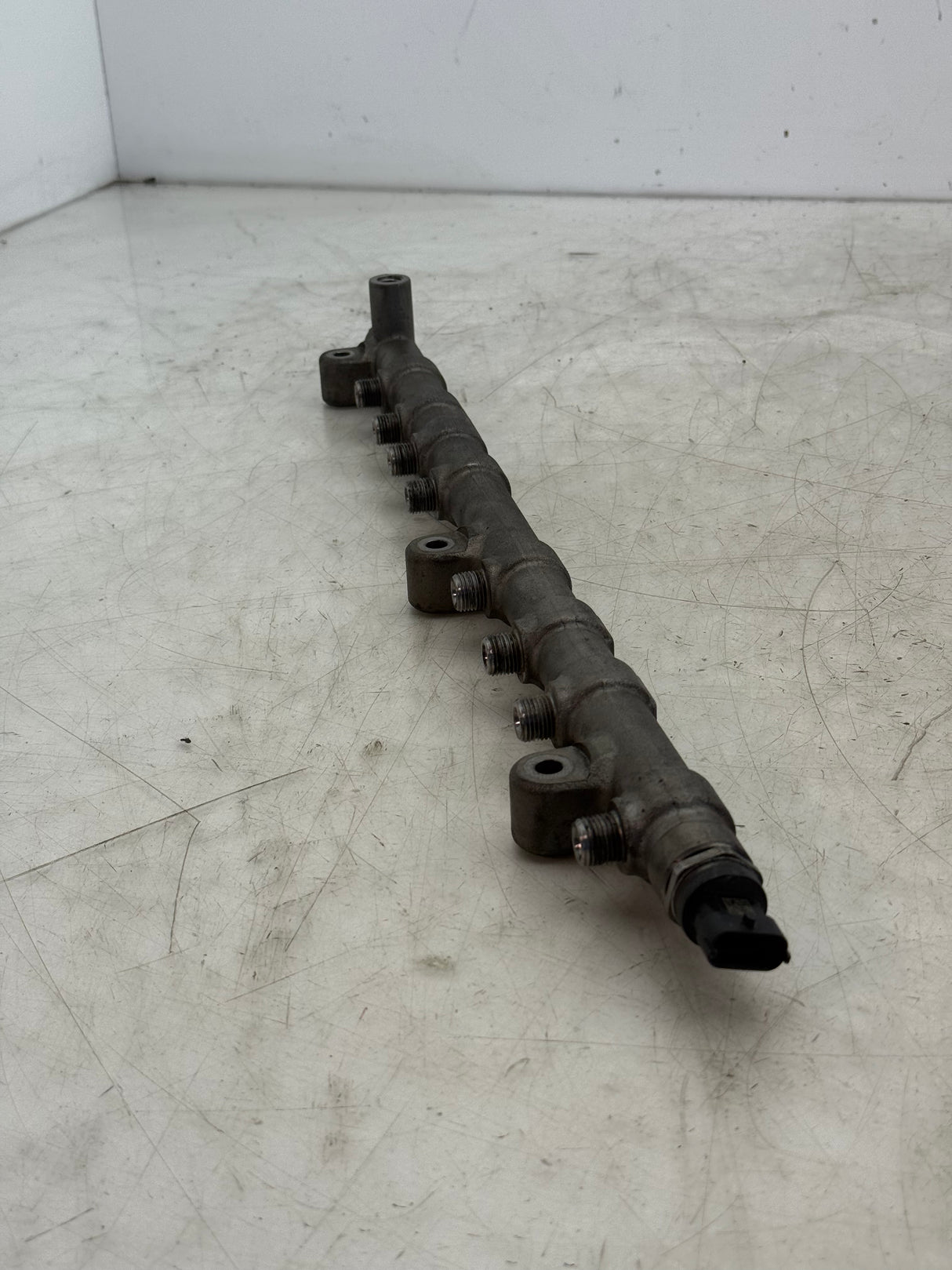 3006765C91 Genuine International Fuel Rail Assembly