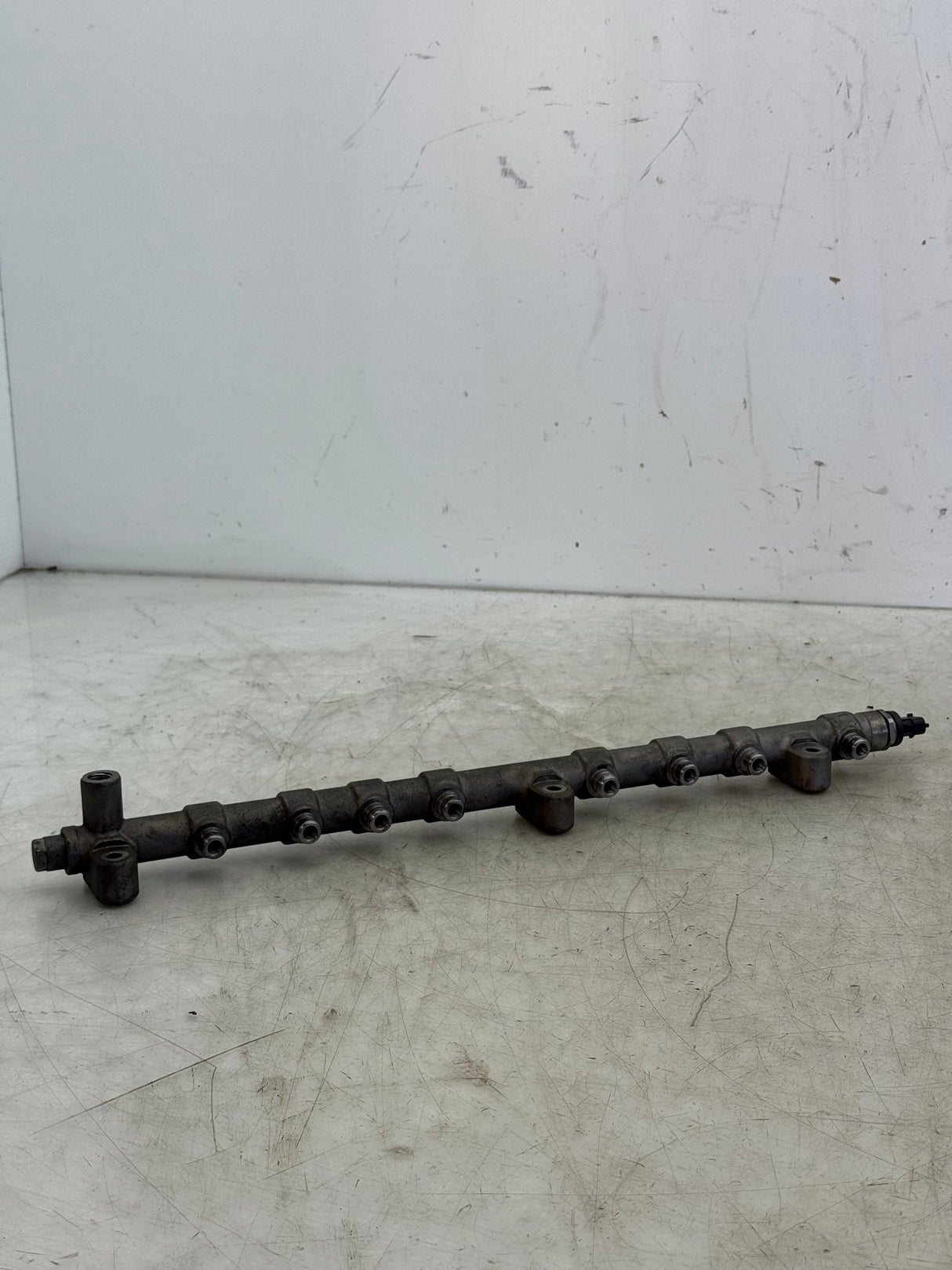 3006765C91 Genuine International Fuel Rail Assembly