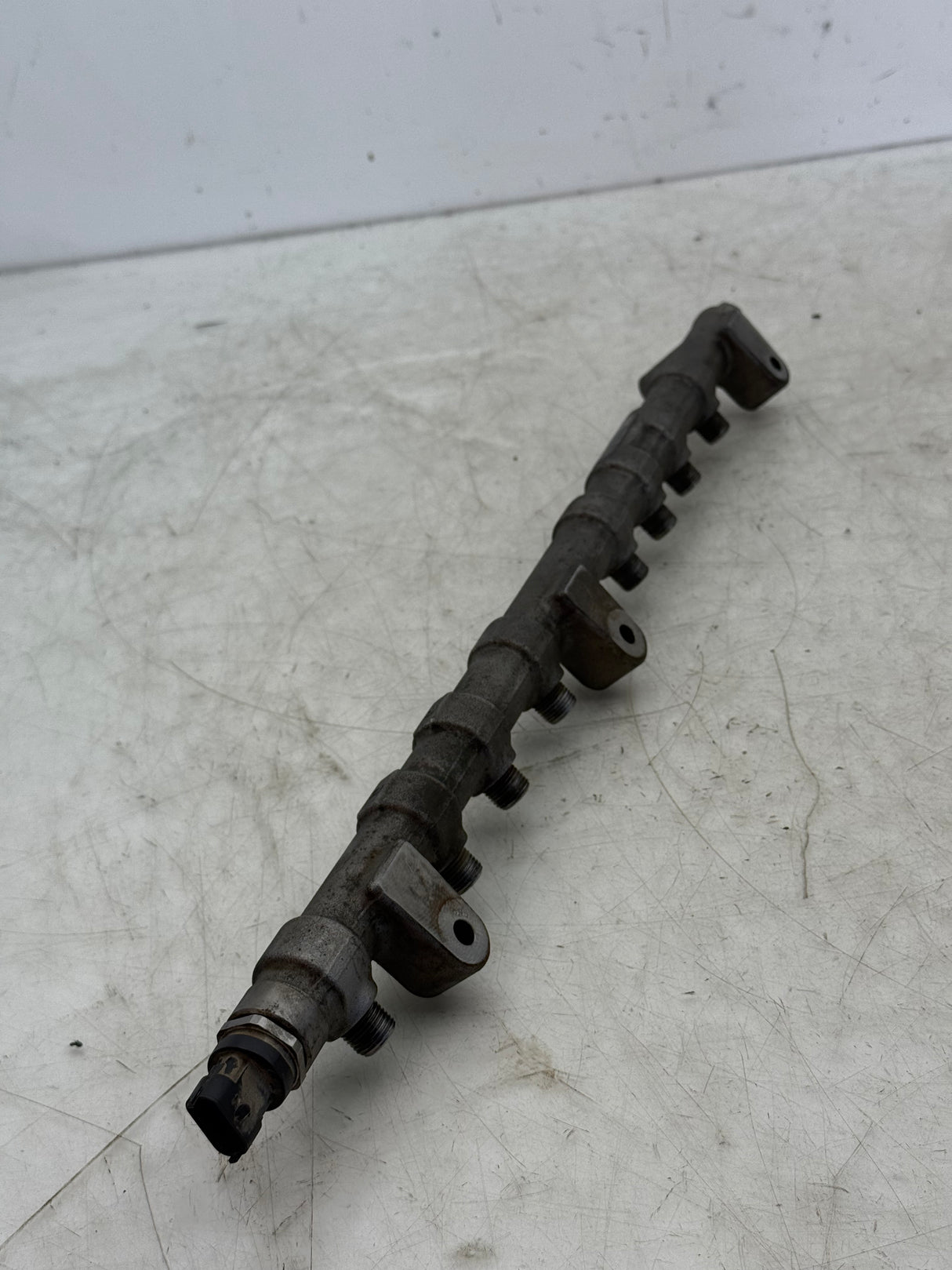 3006765C91 Genuine International Fuel Rail Assembly