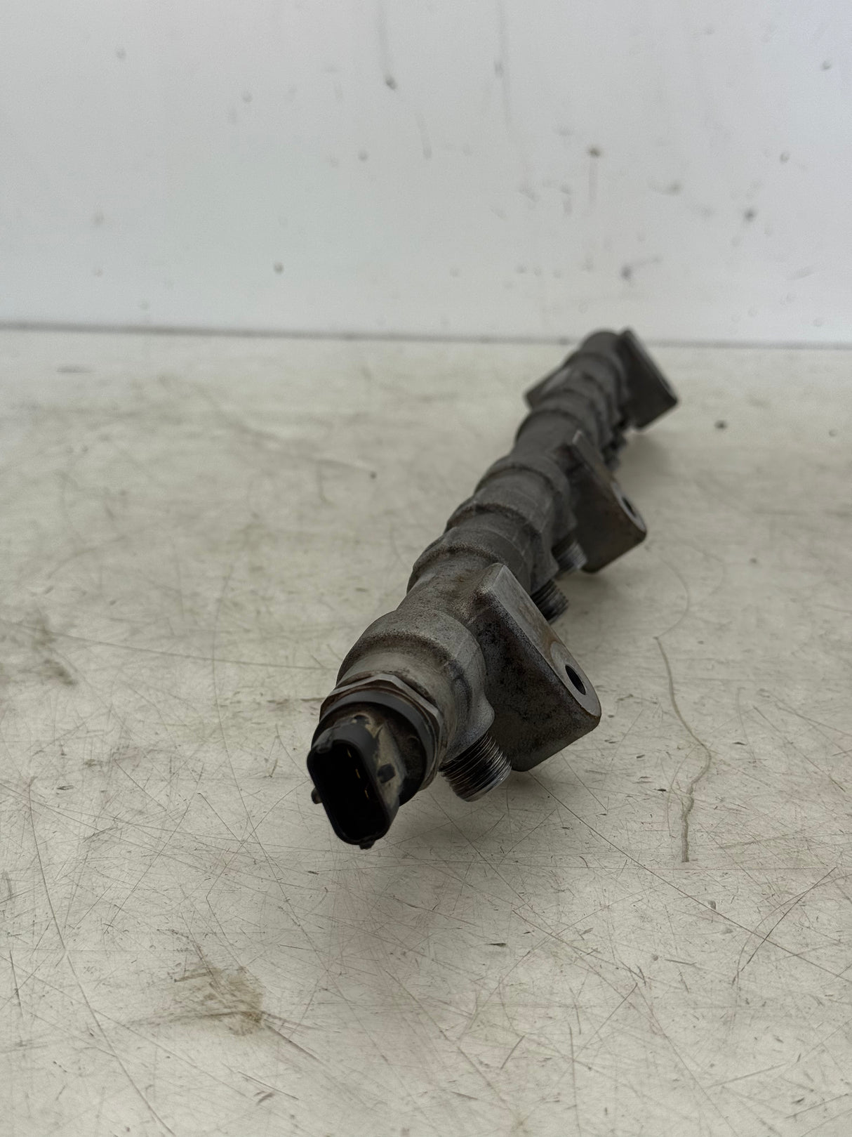 3006765C91 Genuine International Fuel Rail Assembly