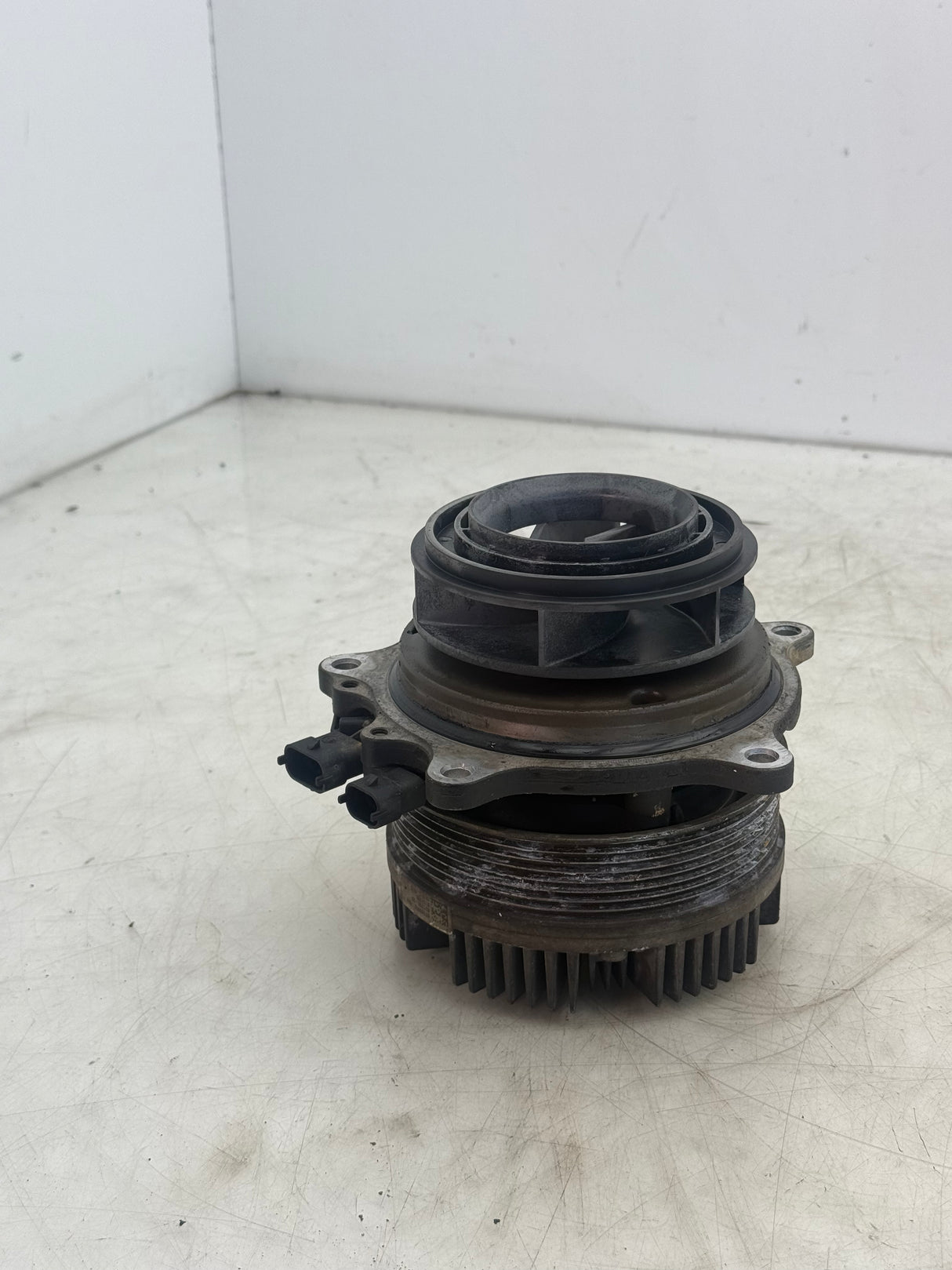 2137205 Genuine Paccar Engine Water Pump MX13