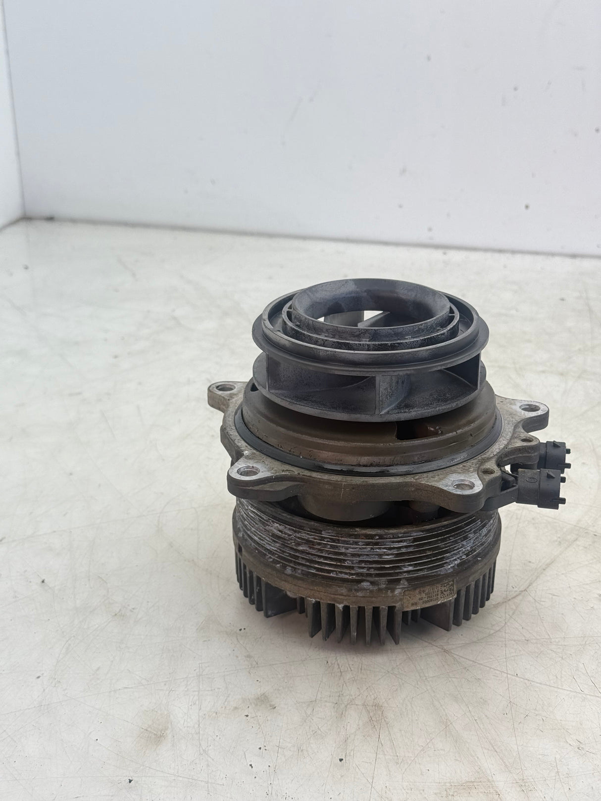 2137205 Genuine Paccar Engine Water Pump MX13
