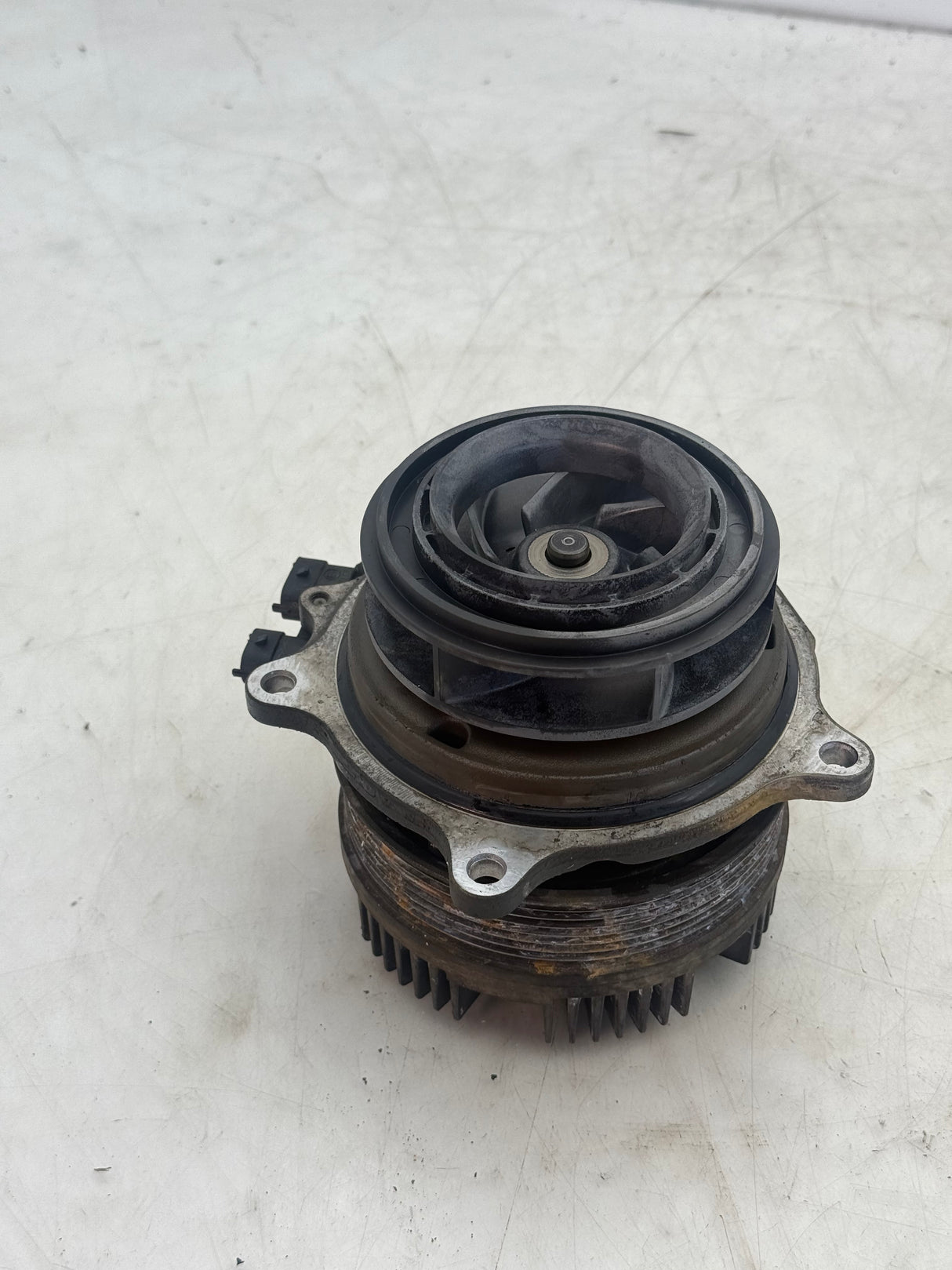 2137205 Genuine Paccar Engine Water Pump MX13