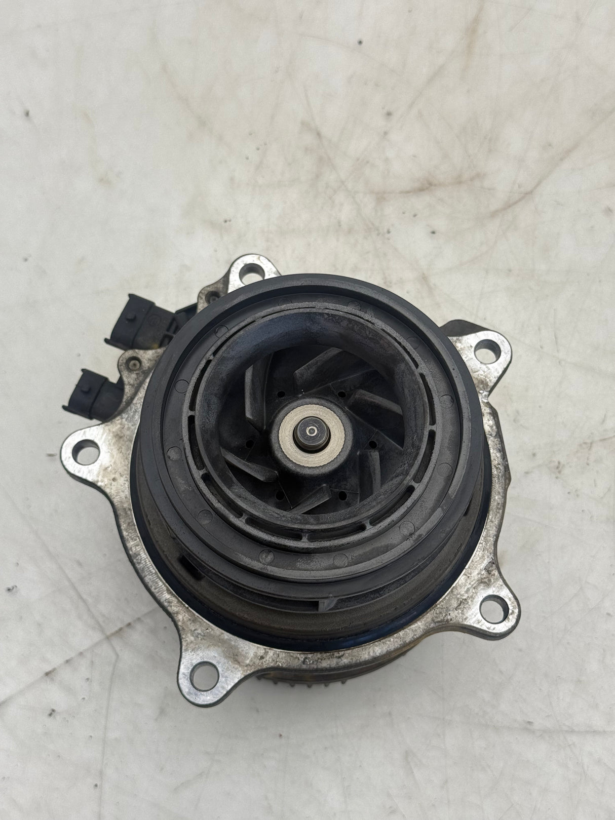 2137205 Genuine Paccar Engine Water Pump MX13