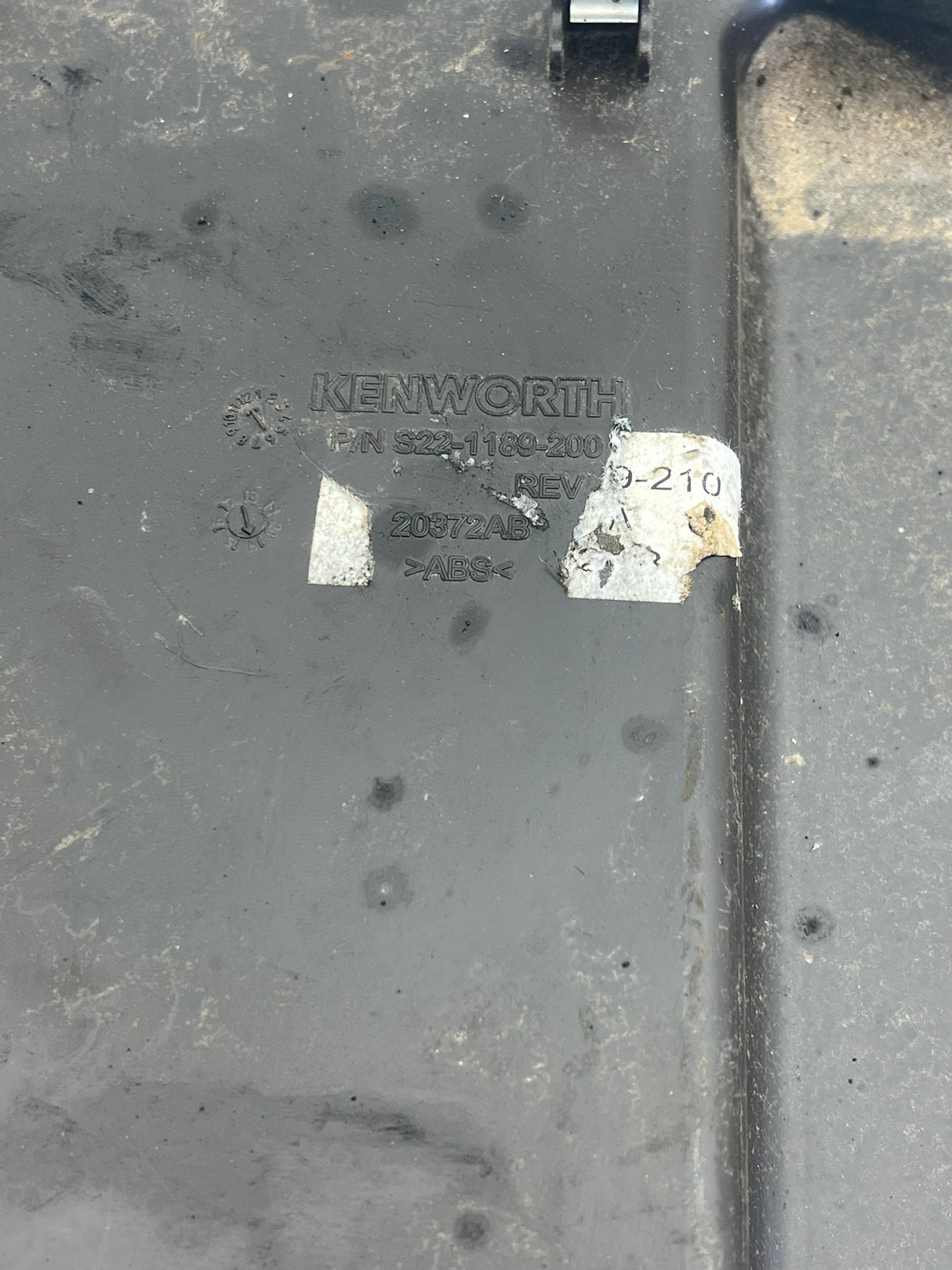 S22-1189-200 Genuine Kenworth Cover B Pillar Lower