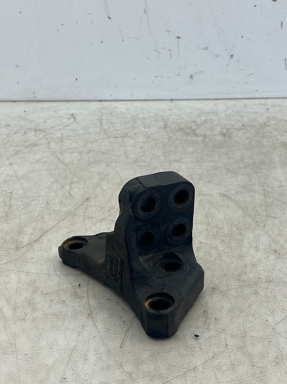 2139938 Genuine Paccar Left Hand Rear Engine Mounting Bracket