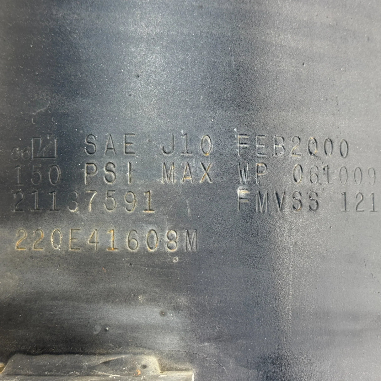 21137591 Genuine Volvo Air Tank