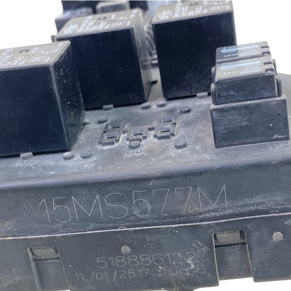 15MS577M Genuine Mack Fuse Box