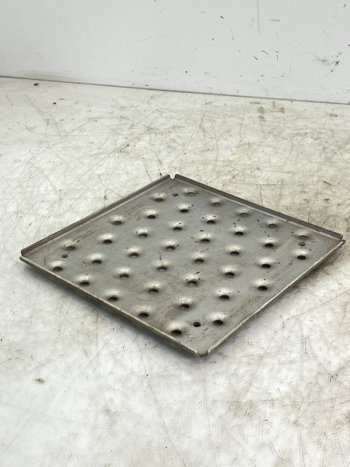 22-69180-000 Genuine Freightliner Deck Plate