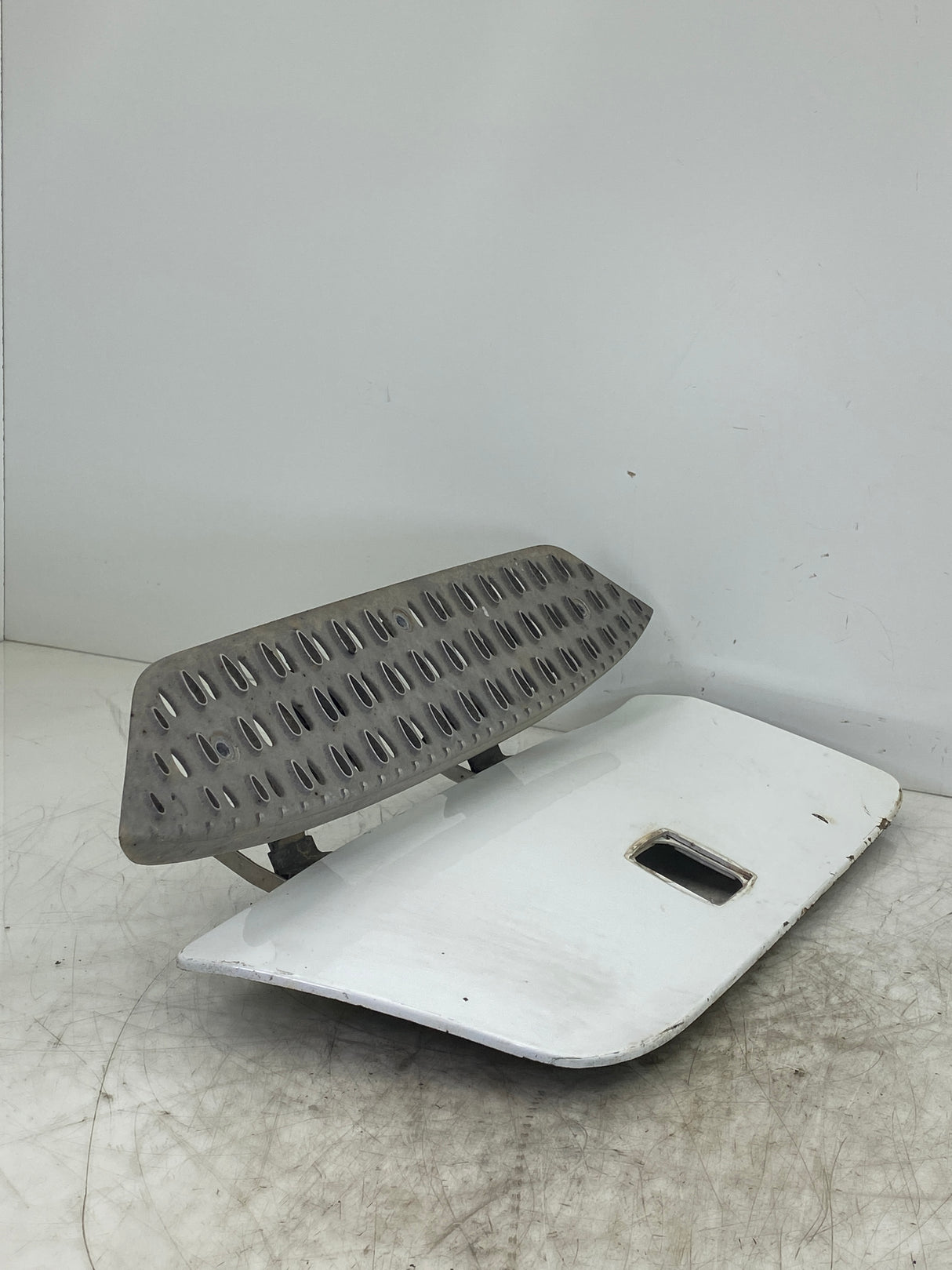 A82-6000 Genuine Paccar Cab Access Step