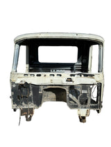 012316 Genuine Mack White Cab CHU613