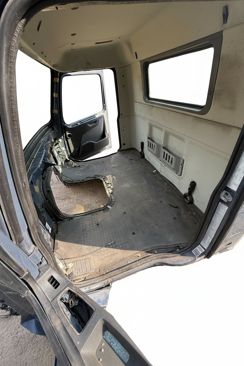 318502 Genuine Volvo Gray Cab GW-20