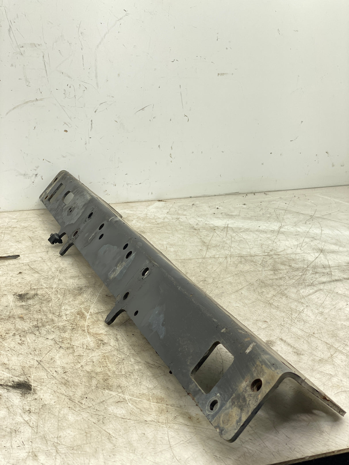 A24-6366-002 Genuine Paccar Front Crossmember