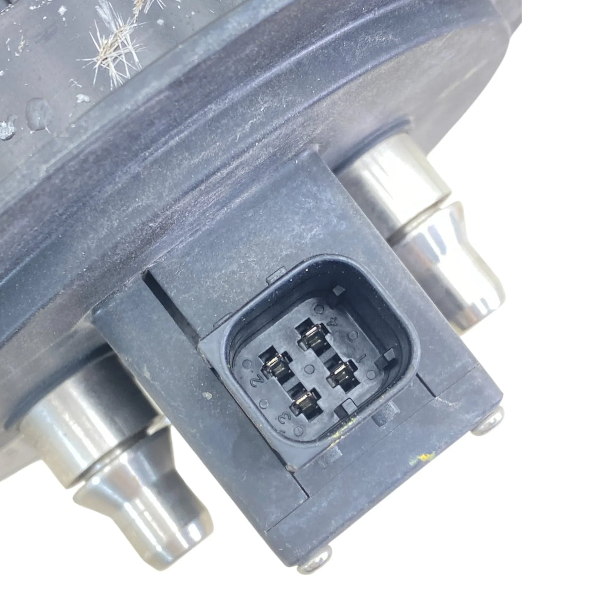 04-33656-000 Genuine Freightliner No Valve Analog DEF Tank Header