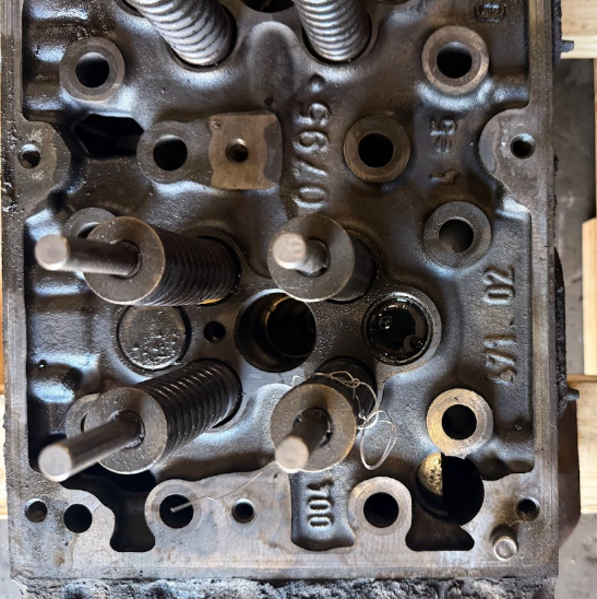 A 472 016 01 33 Genuine Detroit Diesel Cylinder Head - Second Truck Parts