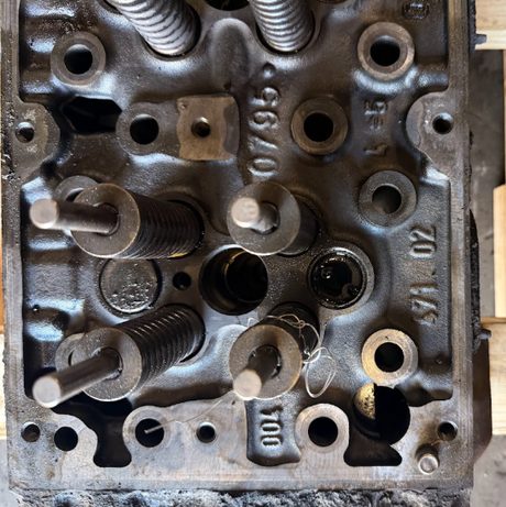 A 472 016 01 33 Genuine Detroit Diesel Cylinder Head - Second Truck Parts