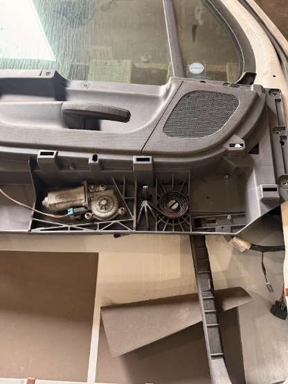 A18-57527-000 Genuine Freightliner Left Front White Door