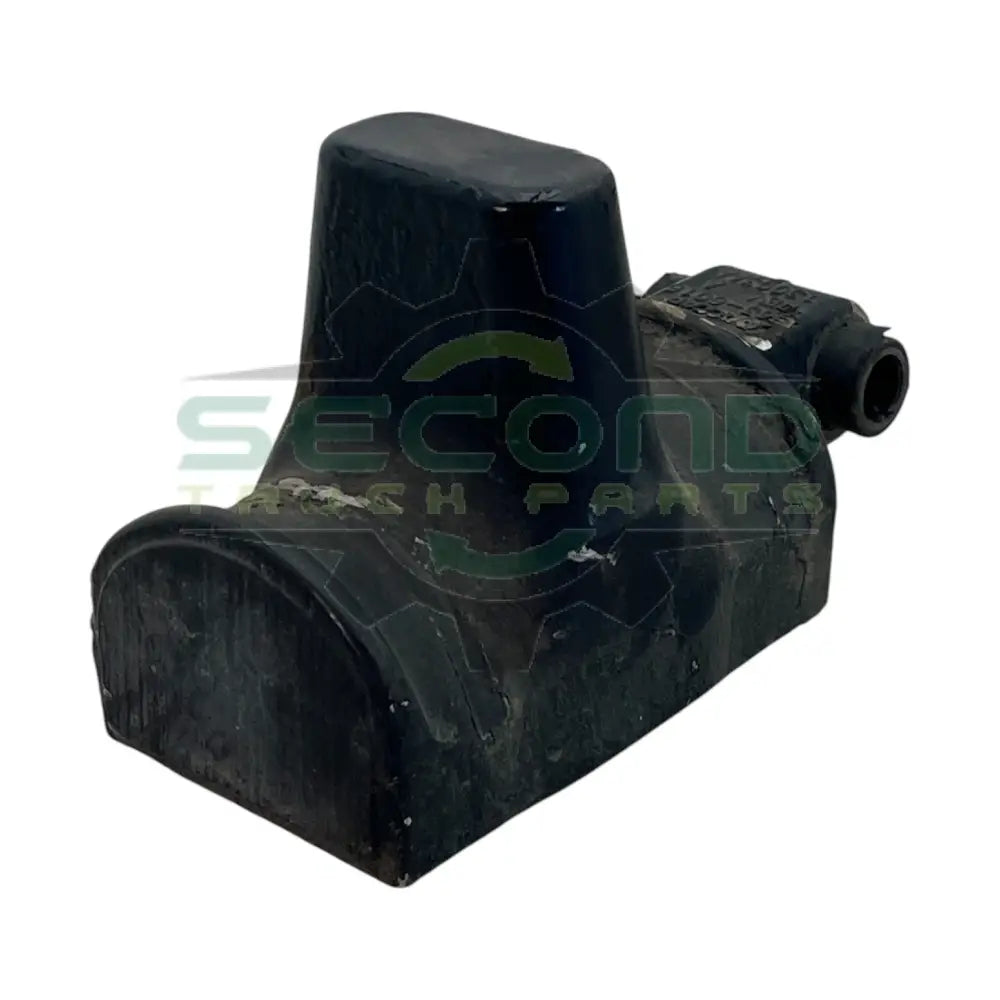 B63-6016 Genuine Paccar Front Suspension Saddle - Second Truck Parts