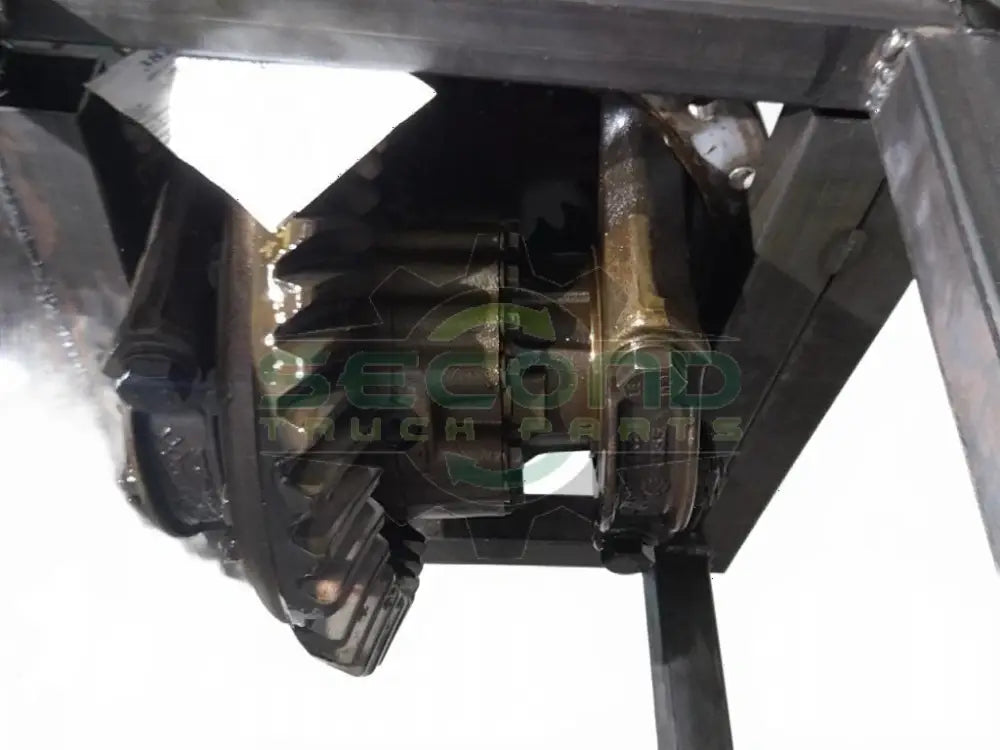 Complete Meritor differential assembly with power divider OEM - Second Truck Parts