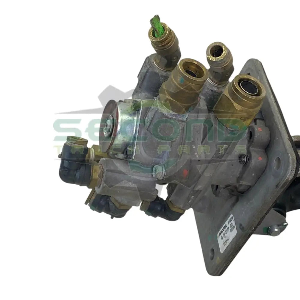 G90-1174-1011111110 Genuine Paccar Foot Brake Valve - Brake Valves
