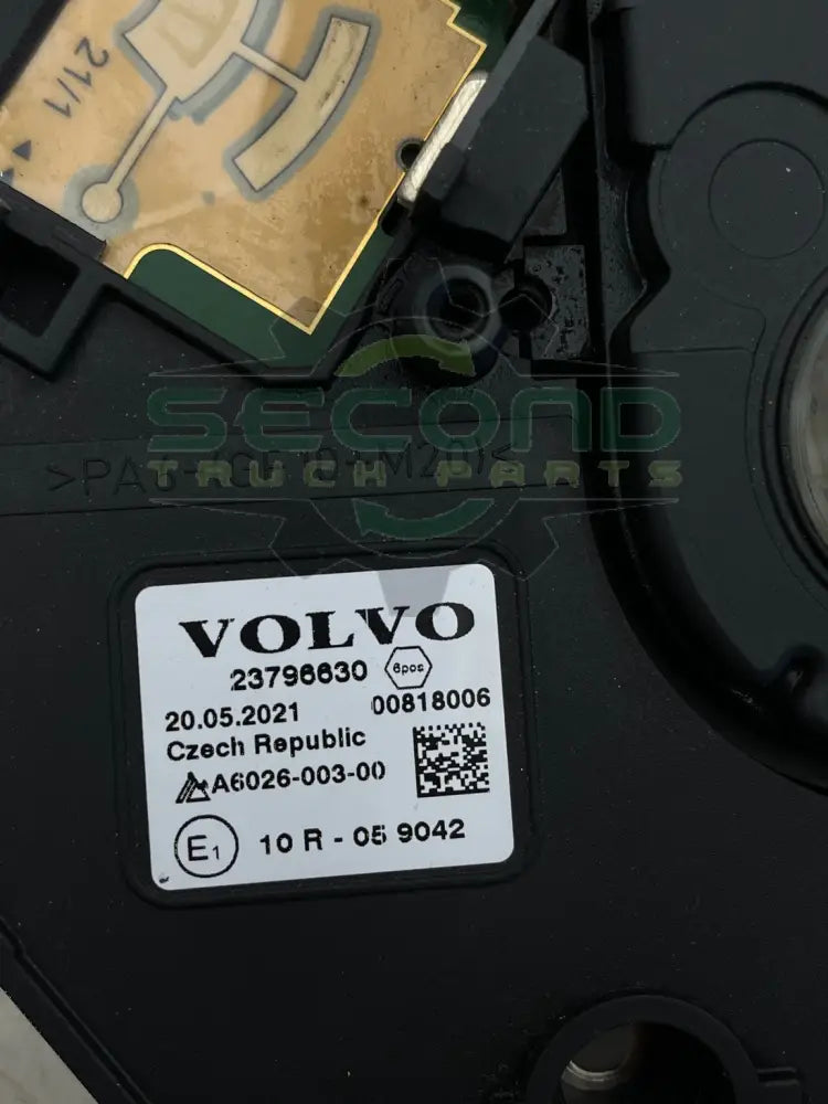 Genuine Volvo Base Plate - Plates