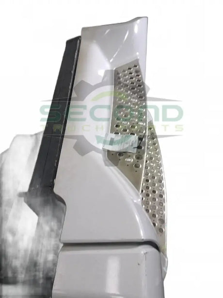 Kenworth 20' T680 Day Cab RH chassis fairing with steps OEM - Second Truck Parts