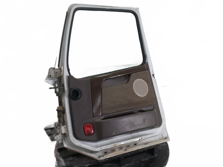 Volvo RH DOOR ASSEMBLY OEM - Second Truck Parts
