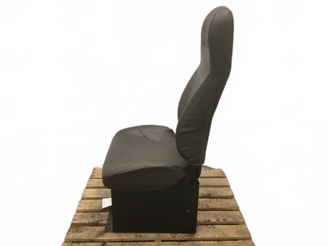 Volvo RH Complete pass seat OEM 21617335 - Second Truck Parts